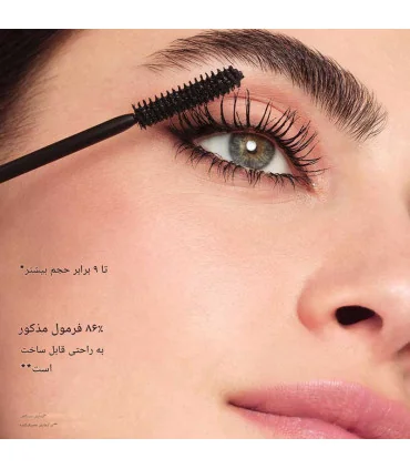 نمای ریمل هیپنوز لانکوم روی مژه‌های مدل