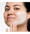 فوم شستشوی صابونی کلینیک All About Clean Foaming Facial Soap بر روی پوست مدل