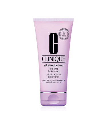 فوم شستشوی صابونی کلینیک از نمای نزدیک