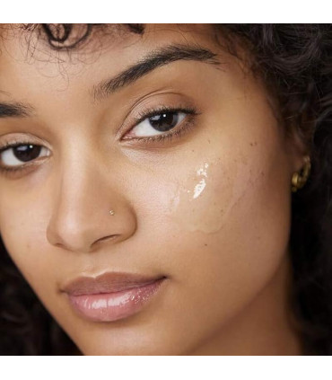 پرایمر سبز الف Power Grip بر روی پوست مدل با پوست تیره