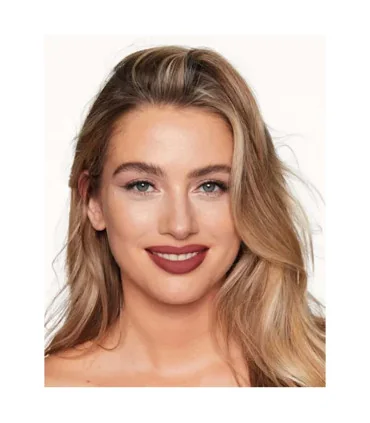 رژ لب مات رولوشن شارلوت تیلبری Walk of No Shame بر روی لب و تست