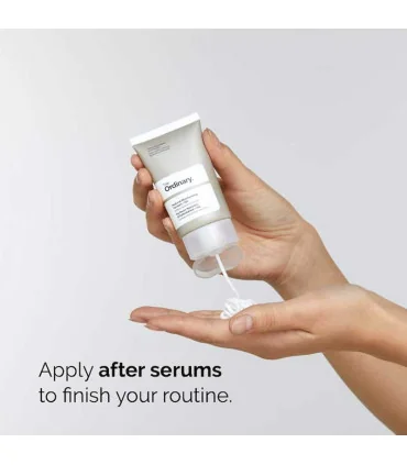 استفاده بر روی دست کرم آبرسان اوردینری Moisturizing Factors + HA