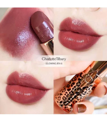 Charlotte Tilbury Glowing Jen Lipstick Swatch تست رنگ رژلب روی پوست دست برای نمایش دقیق رنگ رز بژ طبیعی و جلوه درخشان