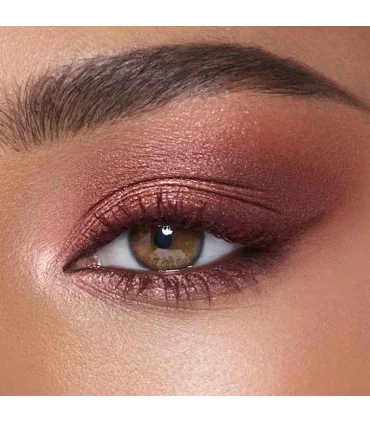 Charlotte Tilbury Pillow Talk Dreams Eyeshadow on Eyes - آرایش چشم مدل با پالت سایه چشم شارلوت تیلبری پیلوتاک دریمز