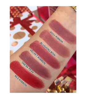 سواچ رنگ رژلب‌های ست ۵ تایی استی لادر Unwrap The Moment هالیدی ۲۰۲۵ روی دست