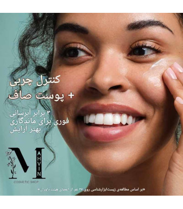 اینفوگرافیک معرفی ویژگی های اصلی واتر کرم تاچا شامل فرمولاسیون فاقد چربی و ترکیبات گیاهی خاص