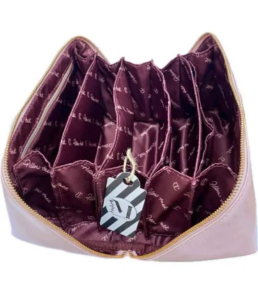 کیف میکاپ شارلوت تیلبری با درب باز از نمای جانبی - charlotte tilbury pillow talk makeup bag