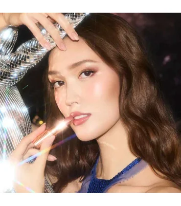 میکاپ مدل با پک قلبی شارلوت تیلبری - Pillow Talk Icons On The Go makeup