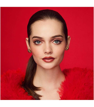 میکاپ مدل با پک کریسمس استی لادر estée lauder christmas pack 2025