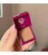 برنزر Benefit Hoola برای کانتور و گرم کردن رنگ چهره در دست