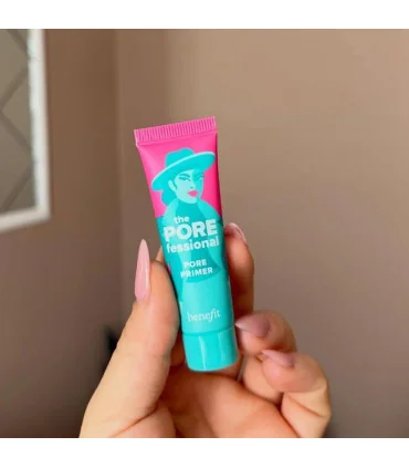 پرایمر Benefit The POREfessional برای کاهش ظاهر منافذ پوست در دست