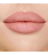 رژ لب شارلوت تیلبری پیلو تاک بر روی لب مدل از نمای نزدیک Charlotte Tilbury Pillow Talk on model lips close up