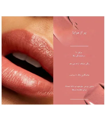 جلوه نهایی رژ لب Thanks It’s MAC با جلوه Lustreglass در نور طبیعی بر روی لب - پک رژ لب مک دو عددی