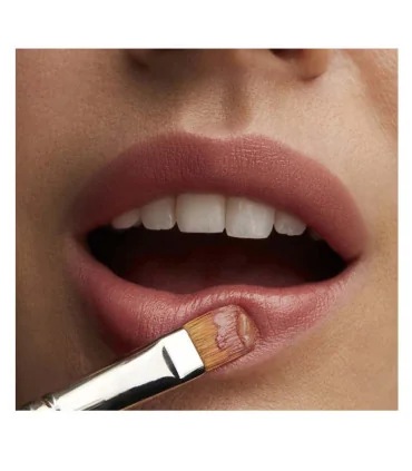 جلوه نهایی رژ لب Thanks It’s MAC با جلوه Lustreglass در نور طبیعی بر روی لب - 1 - پک رژ لب مک دو عددی