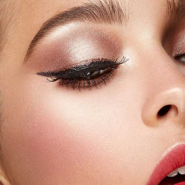 رنگ رژ گونه هوشمند 04 کیکو میلانو روی صورت 
