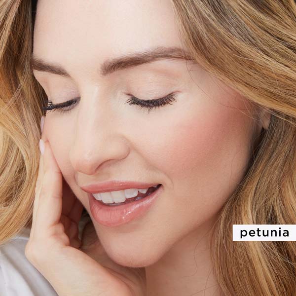 رژگونه این بلوم تارت بر روی گونه مدل رنگ petunia - پالت رژگونه تارت این بلوم