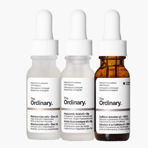 نمای نزدیک سرمهای نیاسینامید، هیالورونیک اسید و کافئین داخل ست محبوبترینهای اوردینری